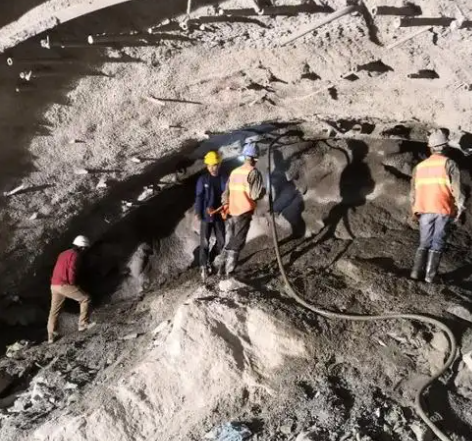 江油拱顶带模注浆料的施工流程及注意事项